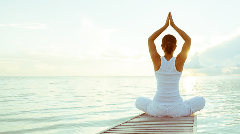 4 tư thế yoga cực hiểu quả cho bạn nữ đang tập